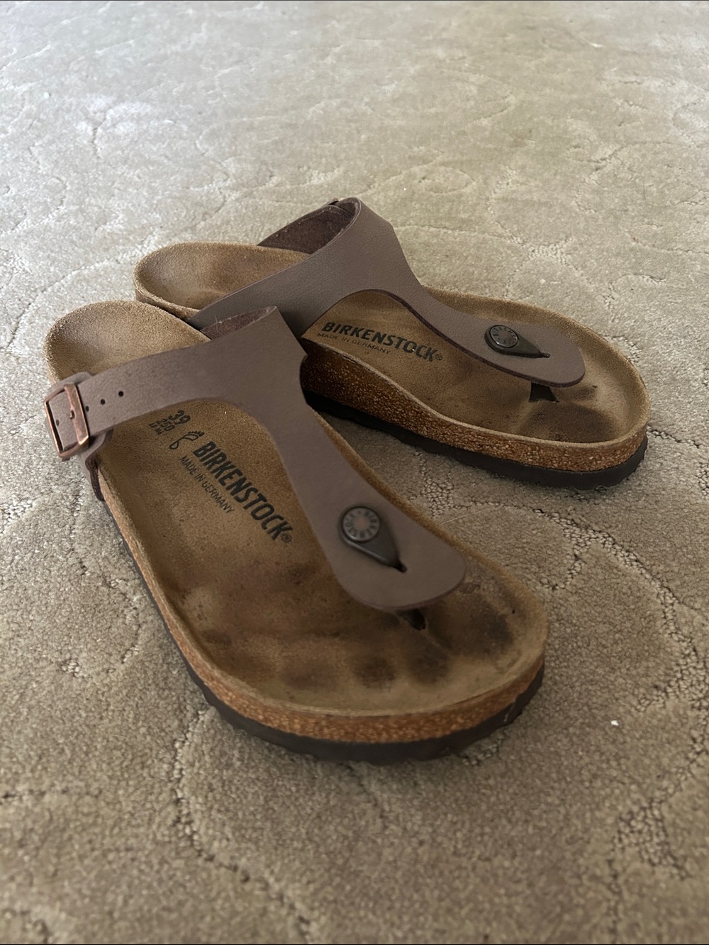 Birkenstock Gizeh mocha. Size 39 (w8)